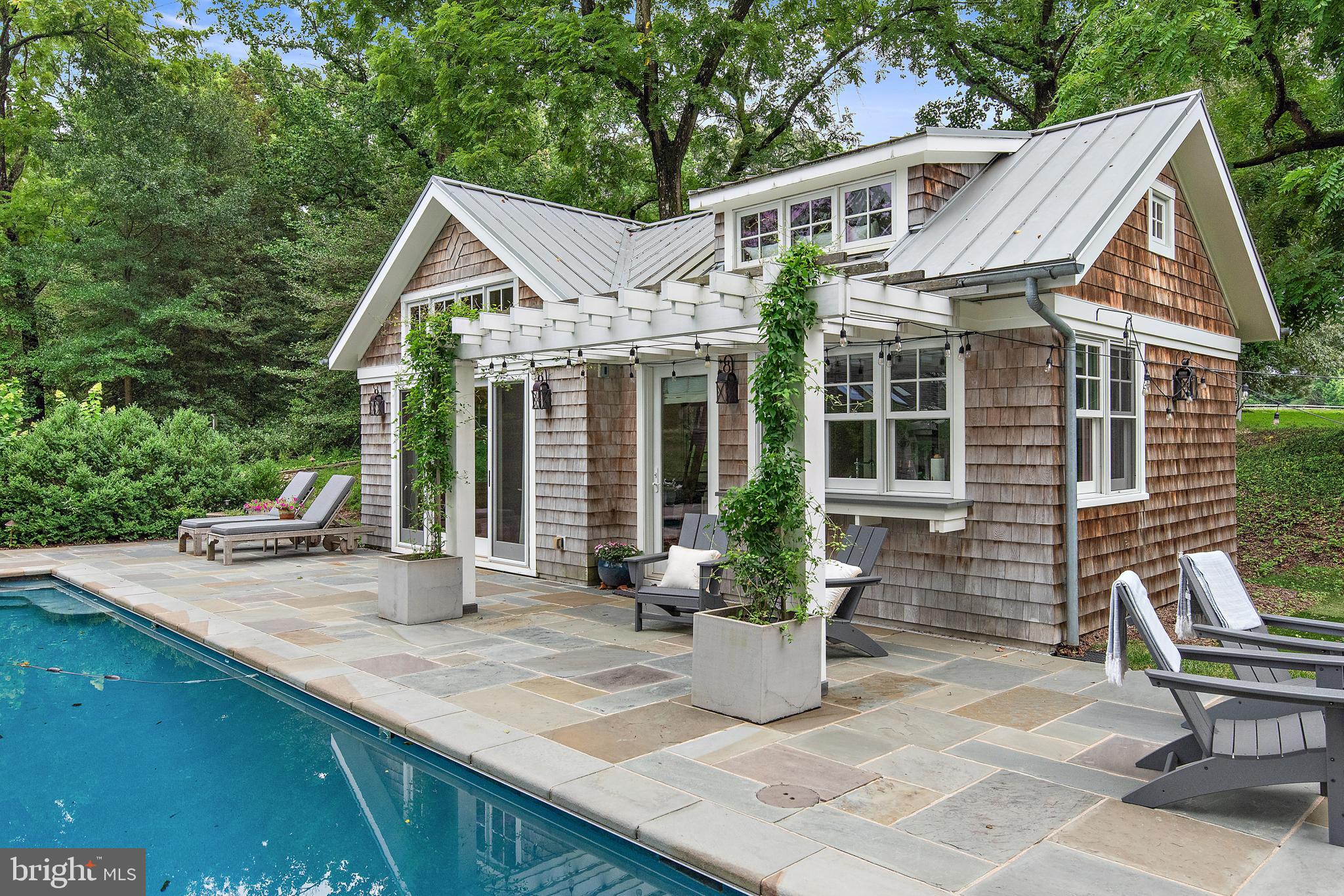 ARBUTUS BANKS - Residential