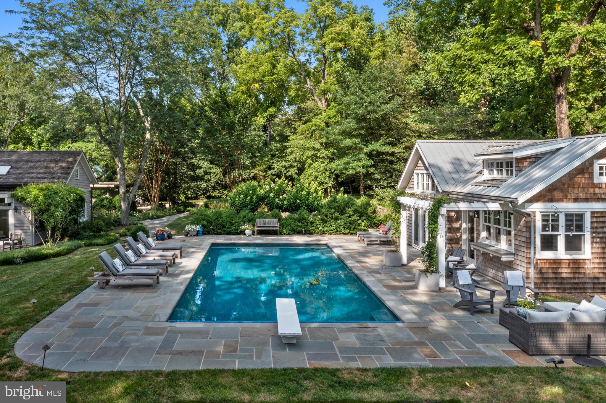 ARBUTUS BANKS - Residential