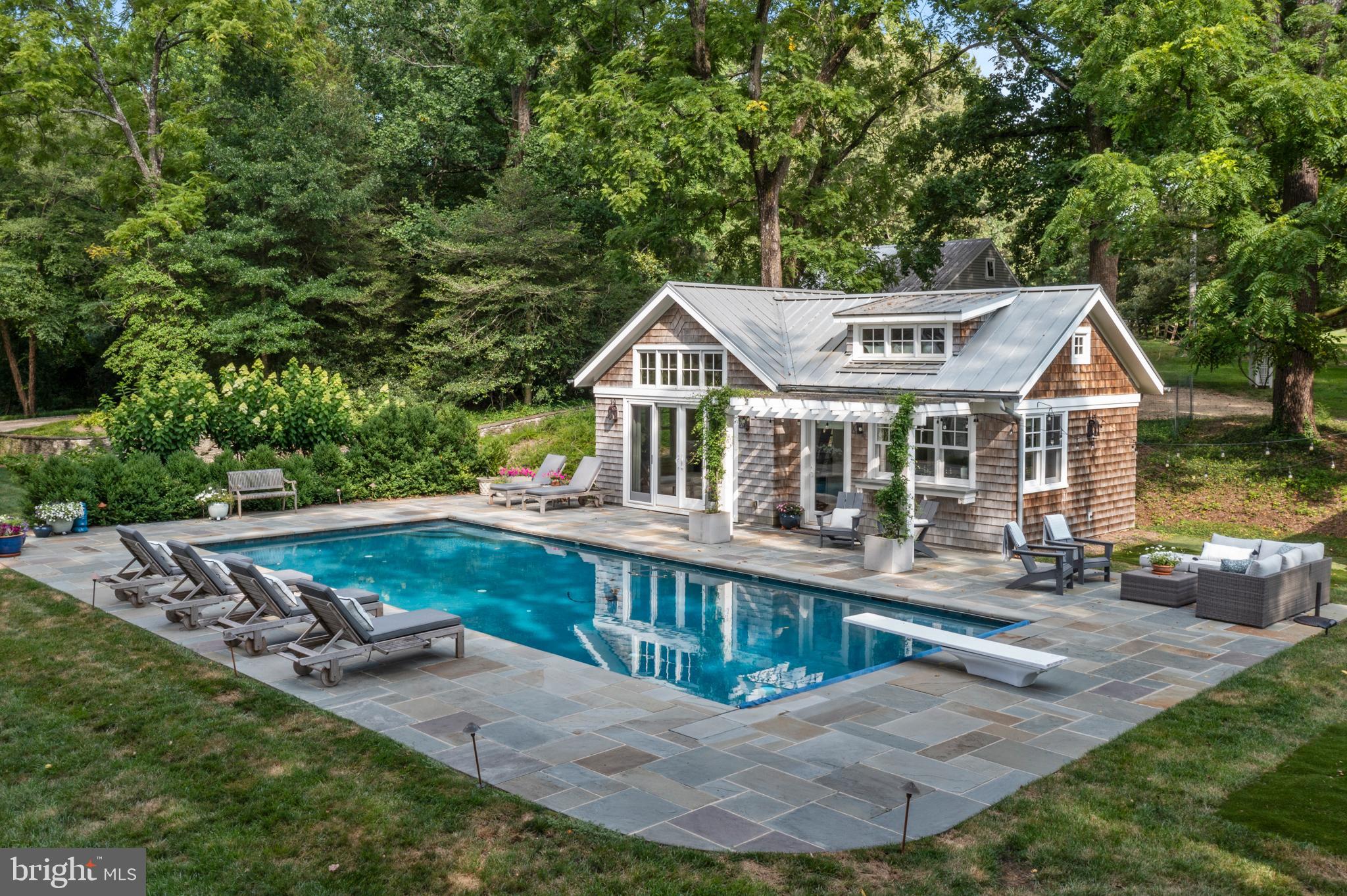 ARBUTUS BANKS - Residential