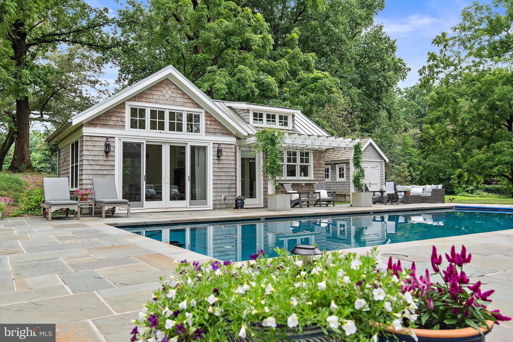 ARBUTUS BANKS - Residential