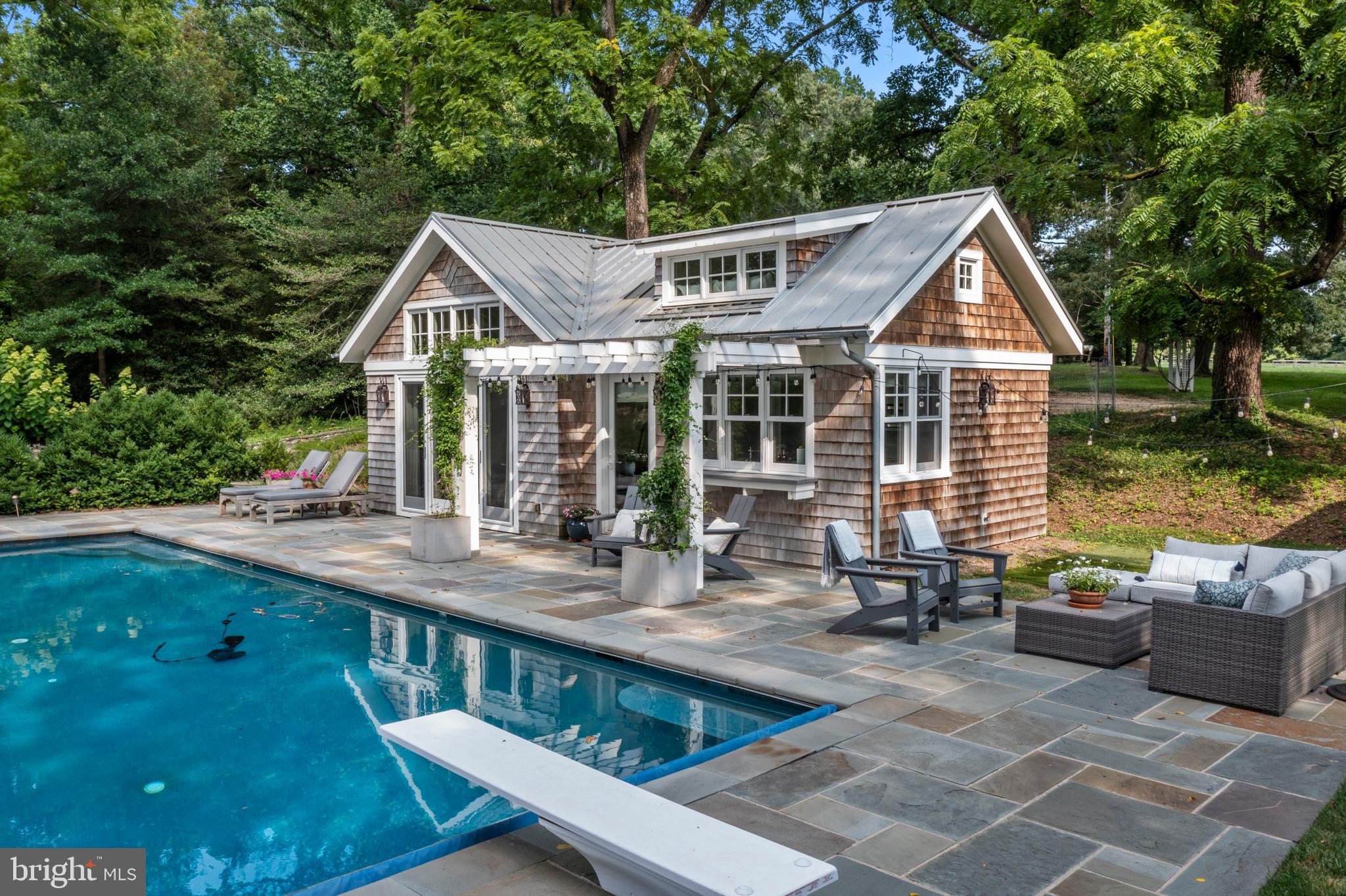 ARBUTUS BANKS - Residential