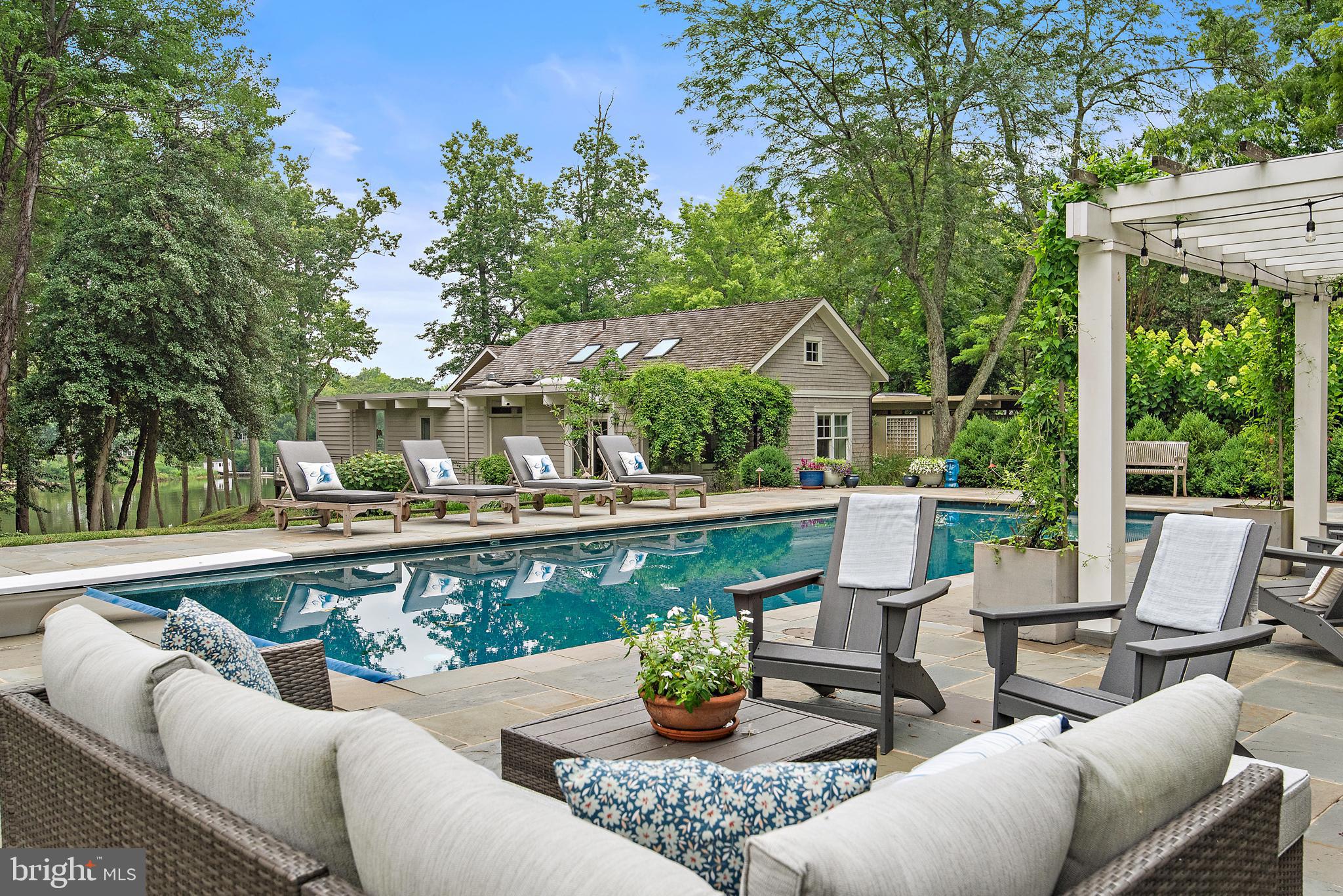 ARBUTUS BANKS - Residential