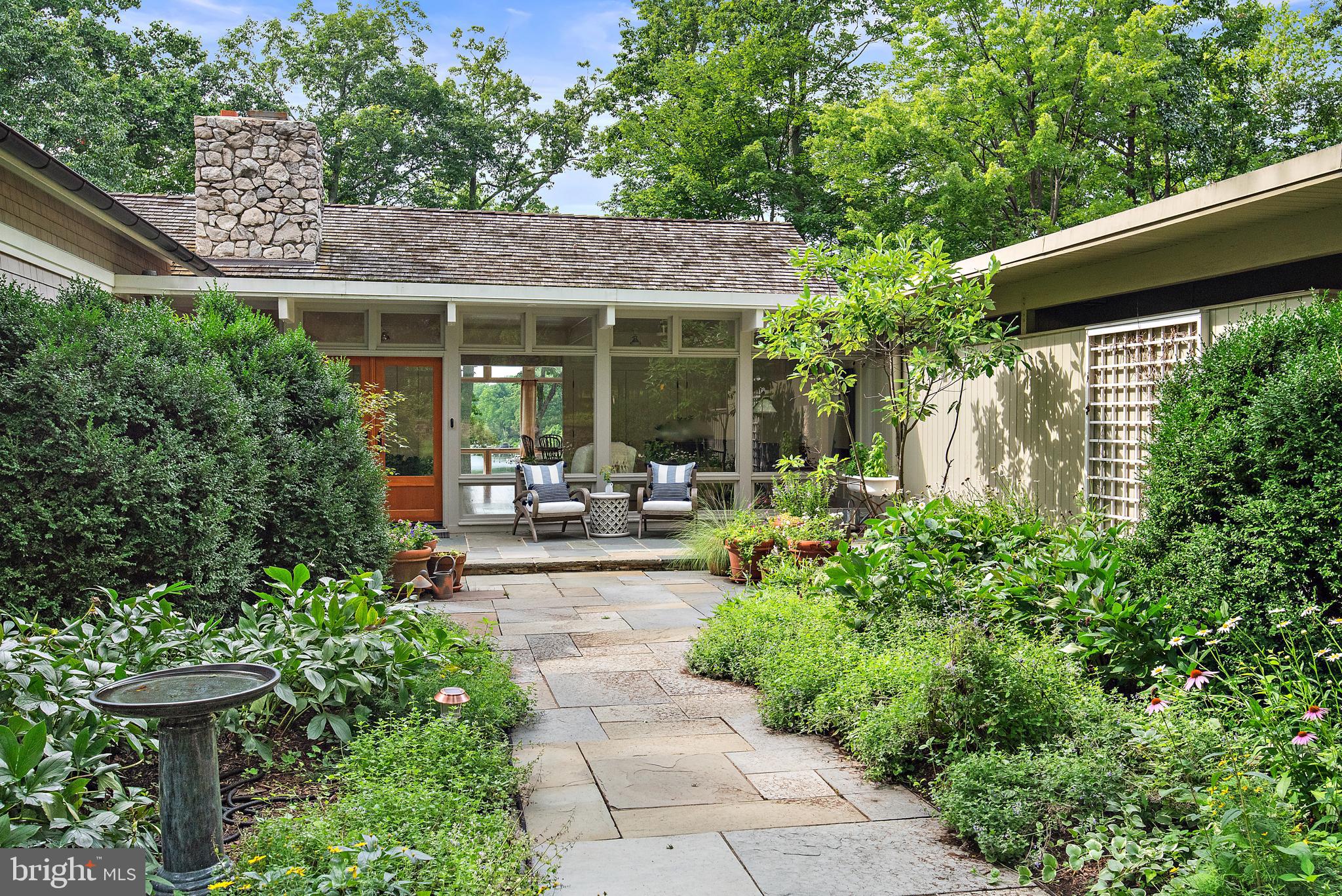 ARBUTUS BANKS - Residential