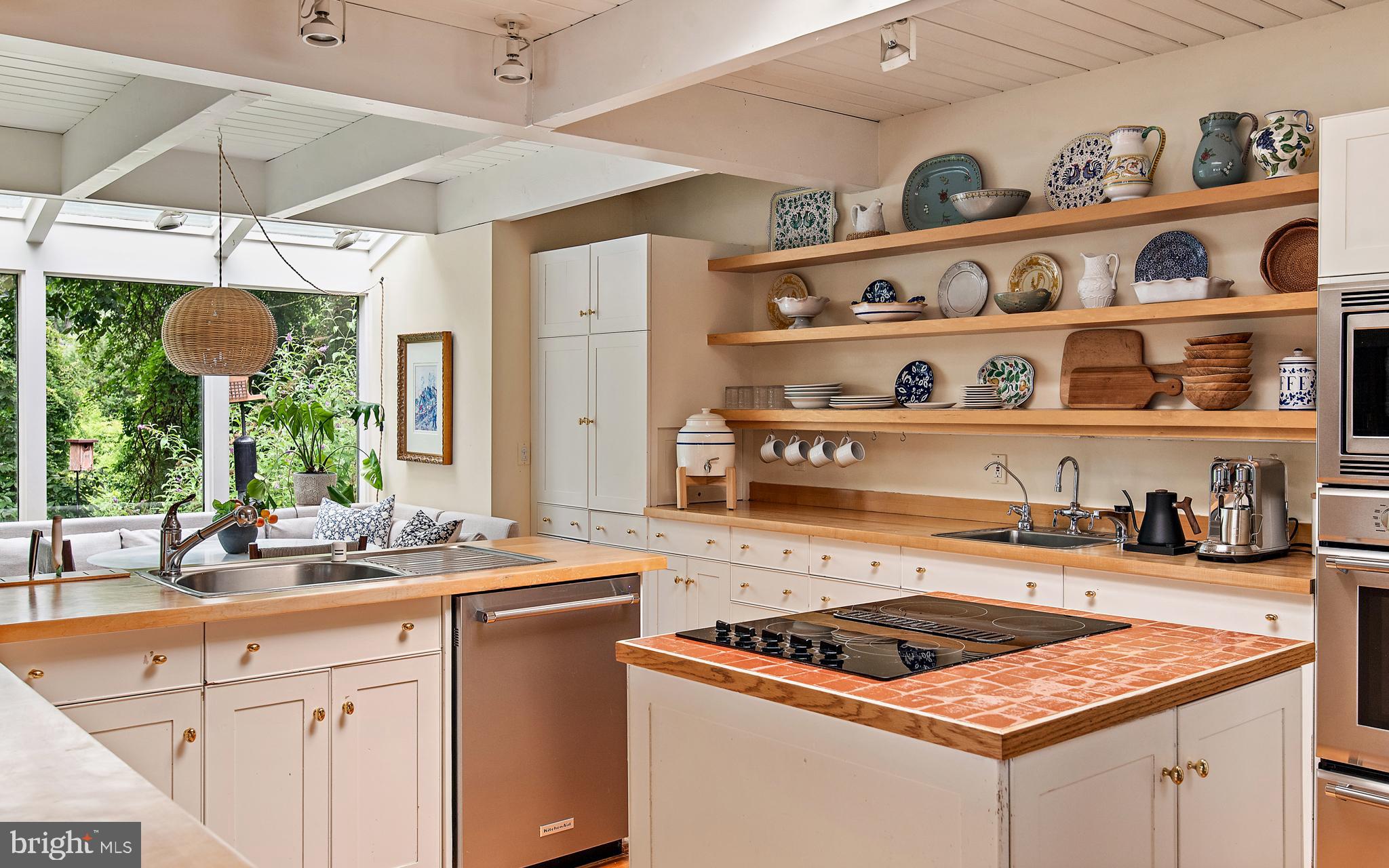 ARBUTUS BANKS - Residential