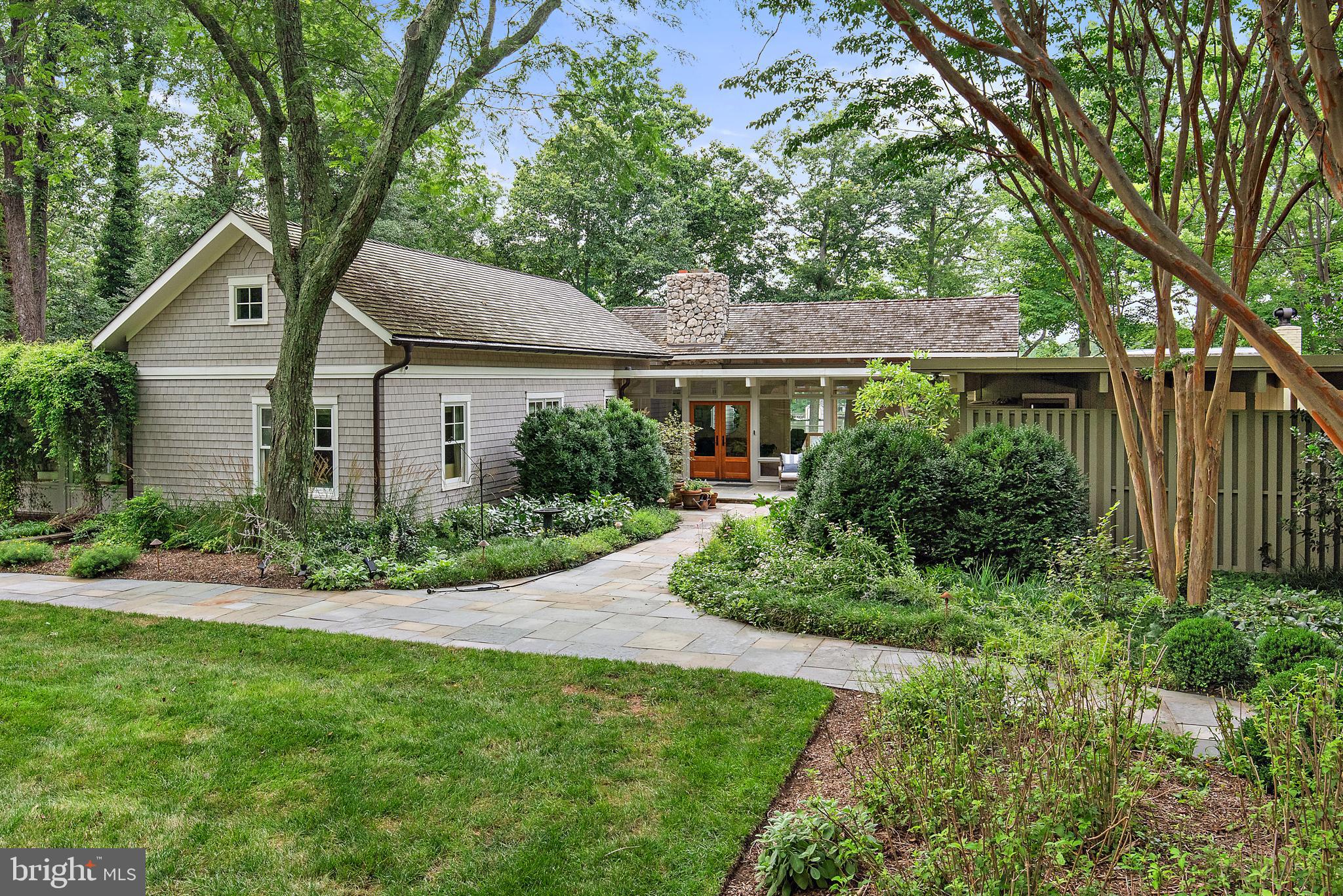 ARBUTUS BANKS - Residential