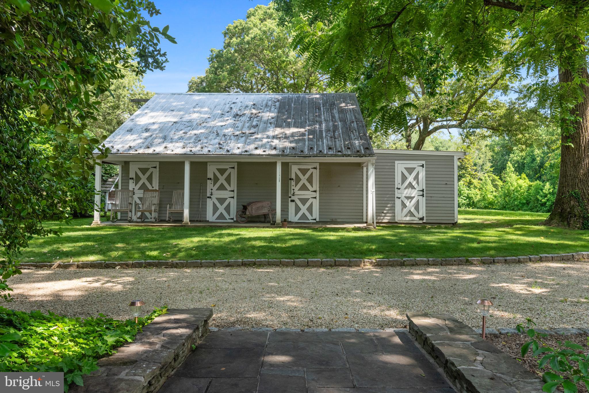 917 ARBUTUS ROAD