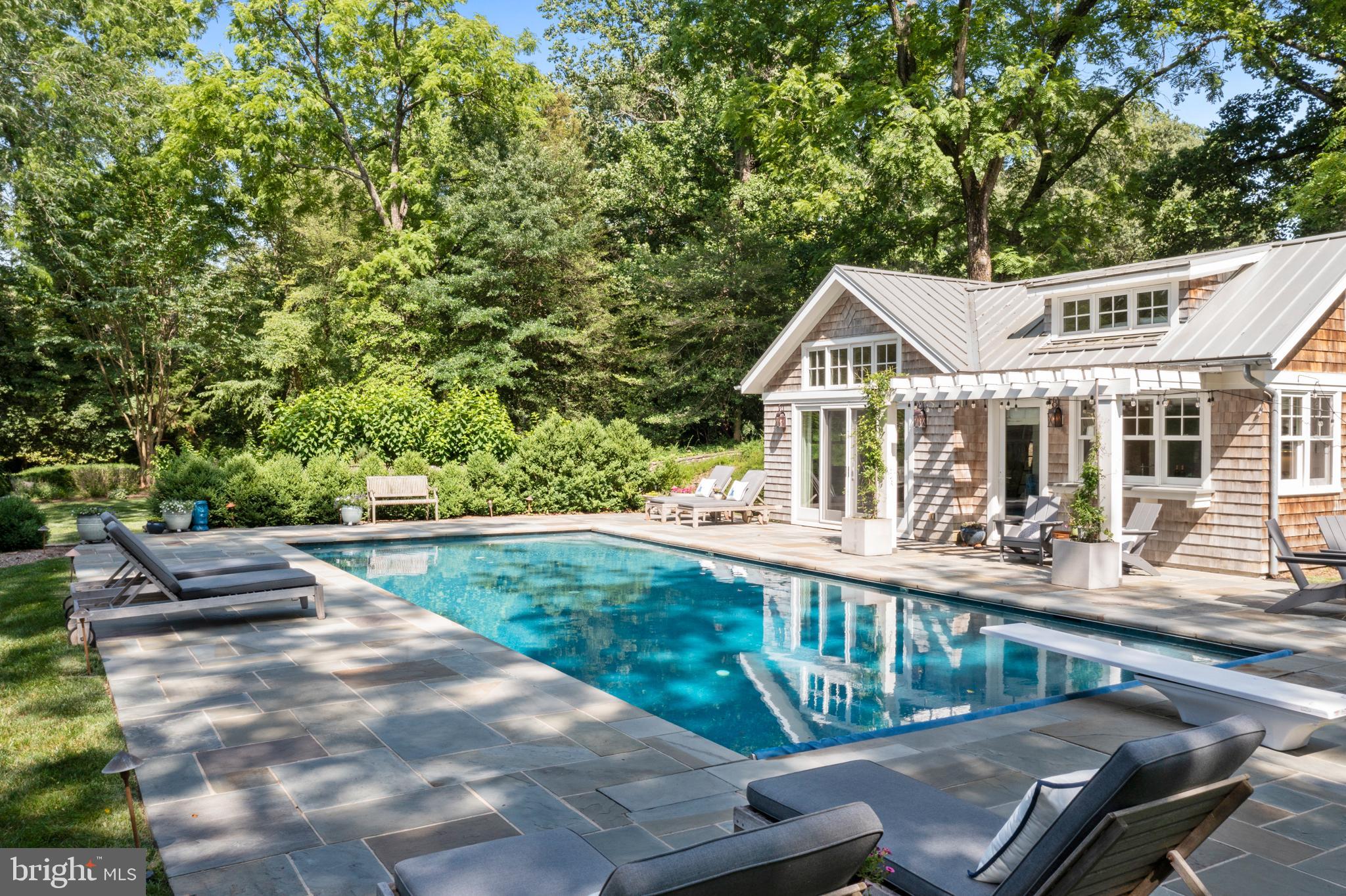 ARBUTUS BANKS - Residential