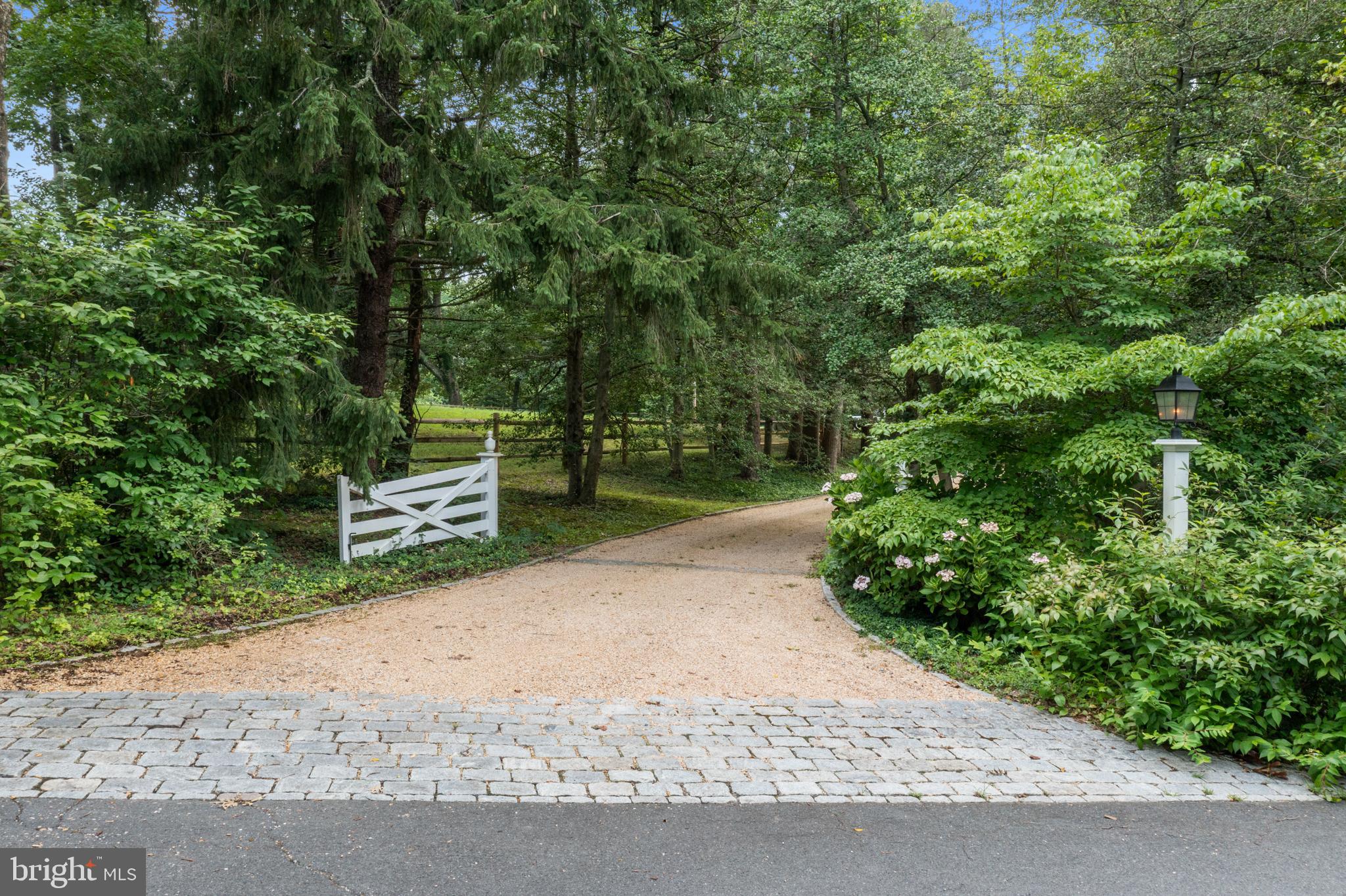 ARBUTUS BANKS - Residential