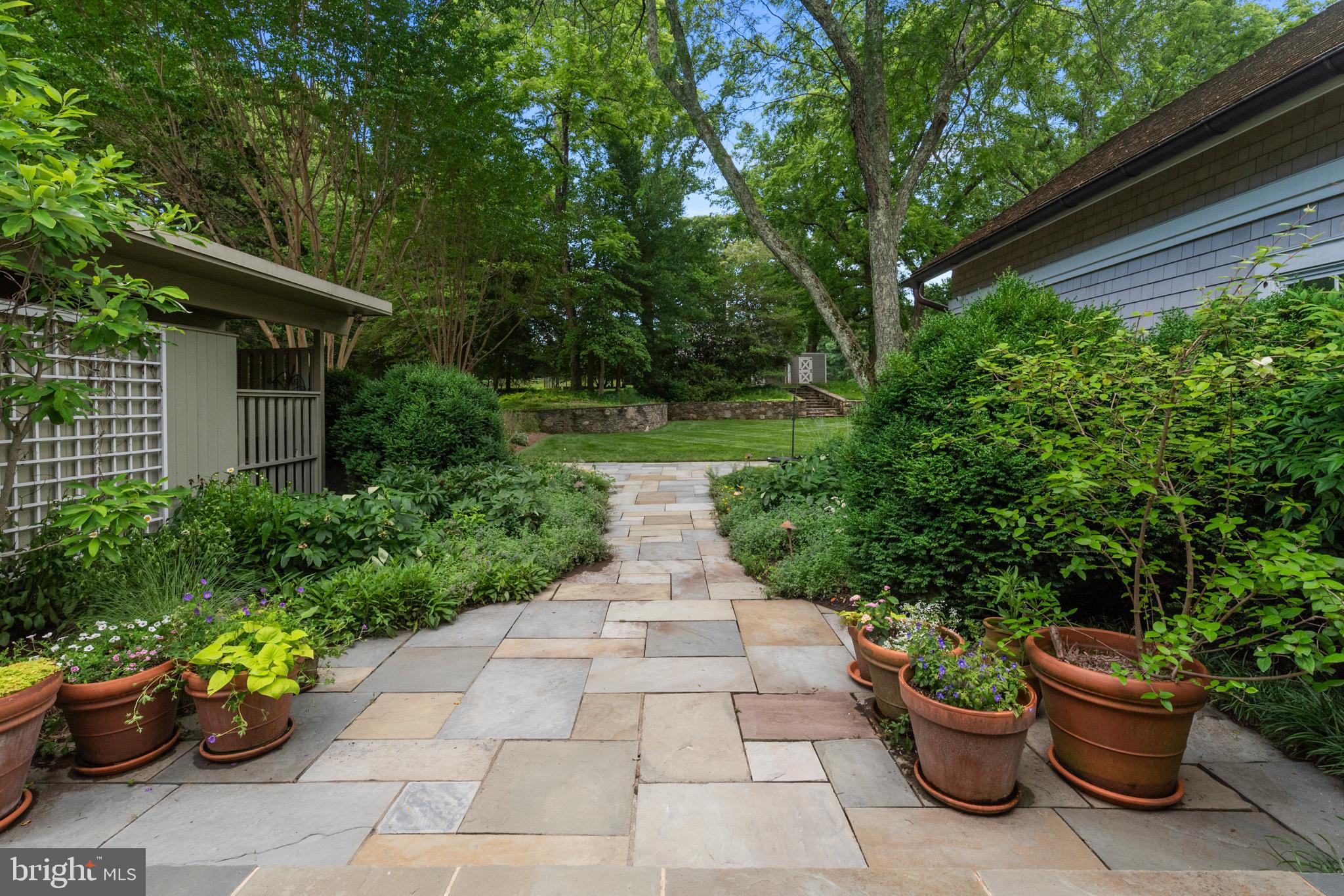 ARBUTUS BANKS - Residential