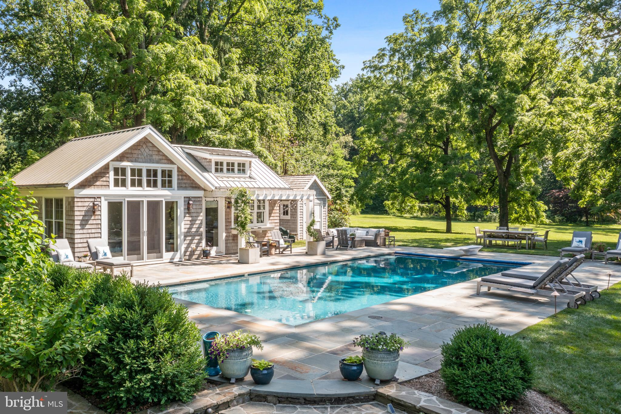 917 ARBUTUS ROAD