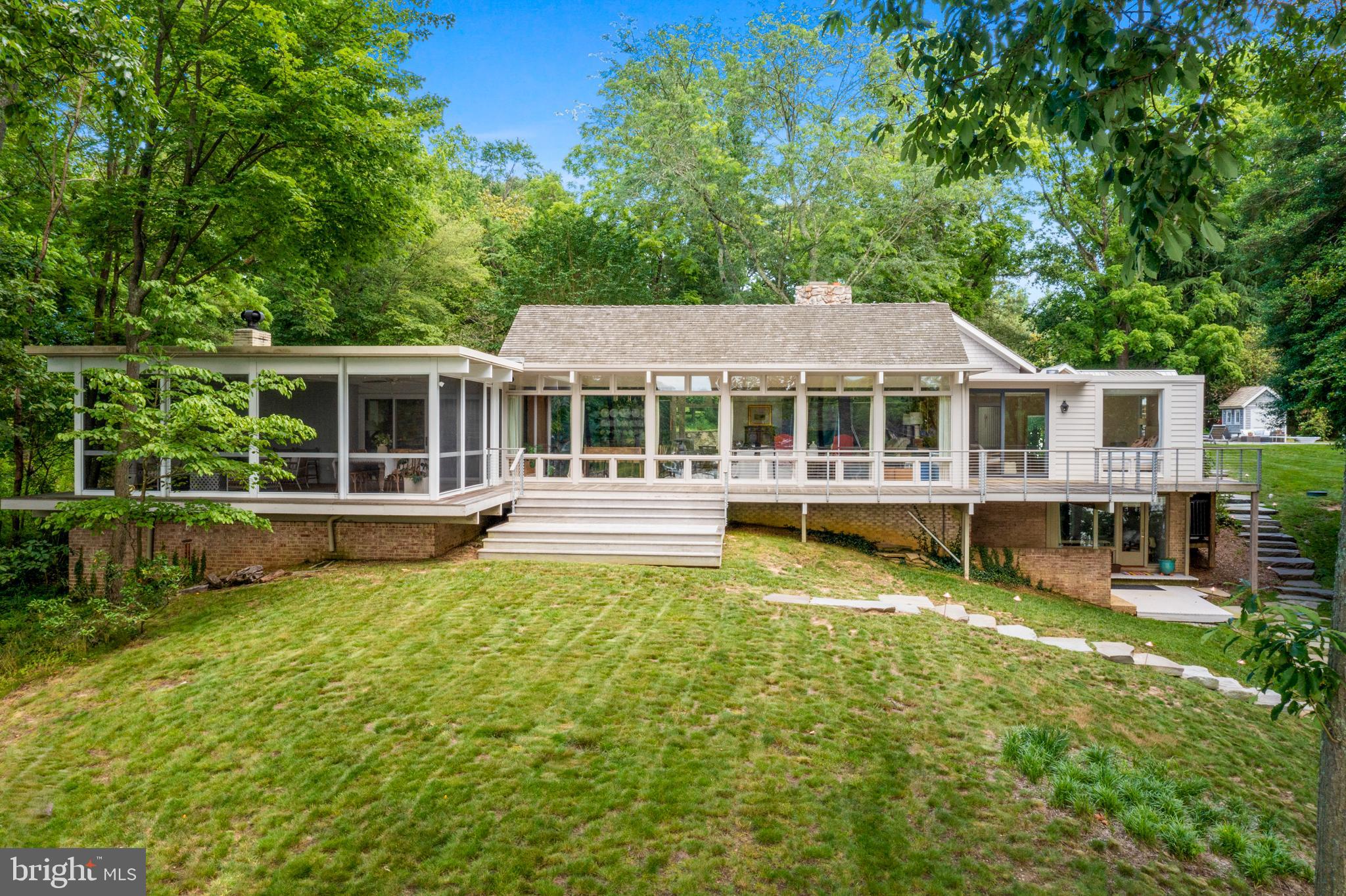 917 ARBUTUS ROAD