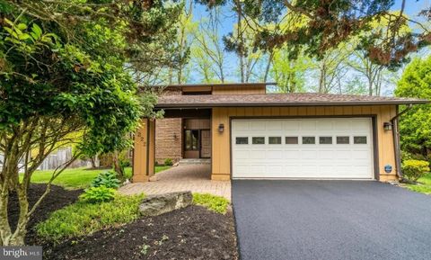 Photo of 5222 Bradfield Drive, BURKE, VA 22015 (MLS # VAFX2302880)