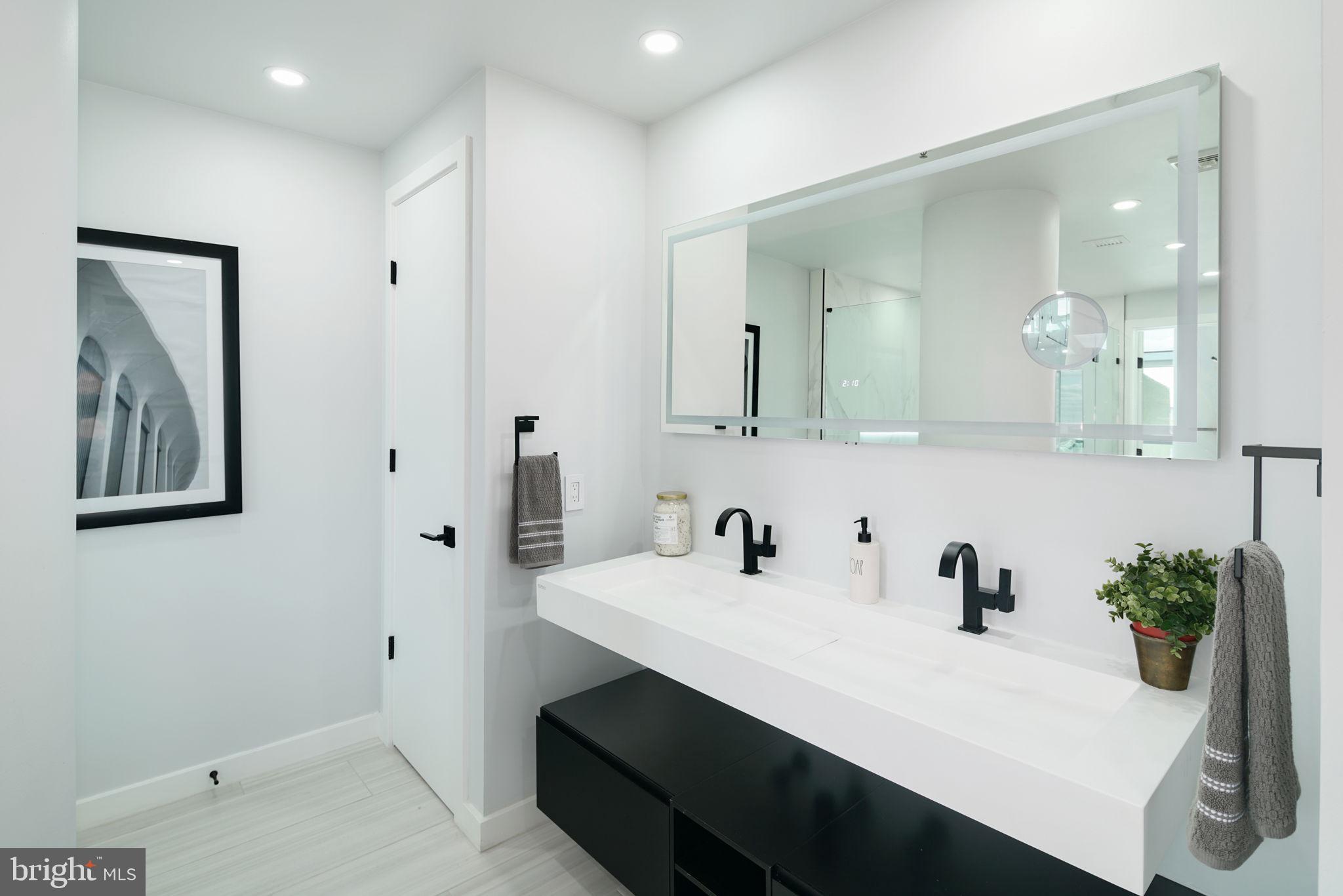 AVENUE OF THE ARTS - Residential