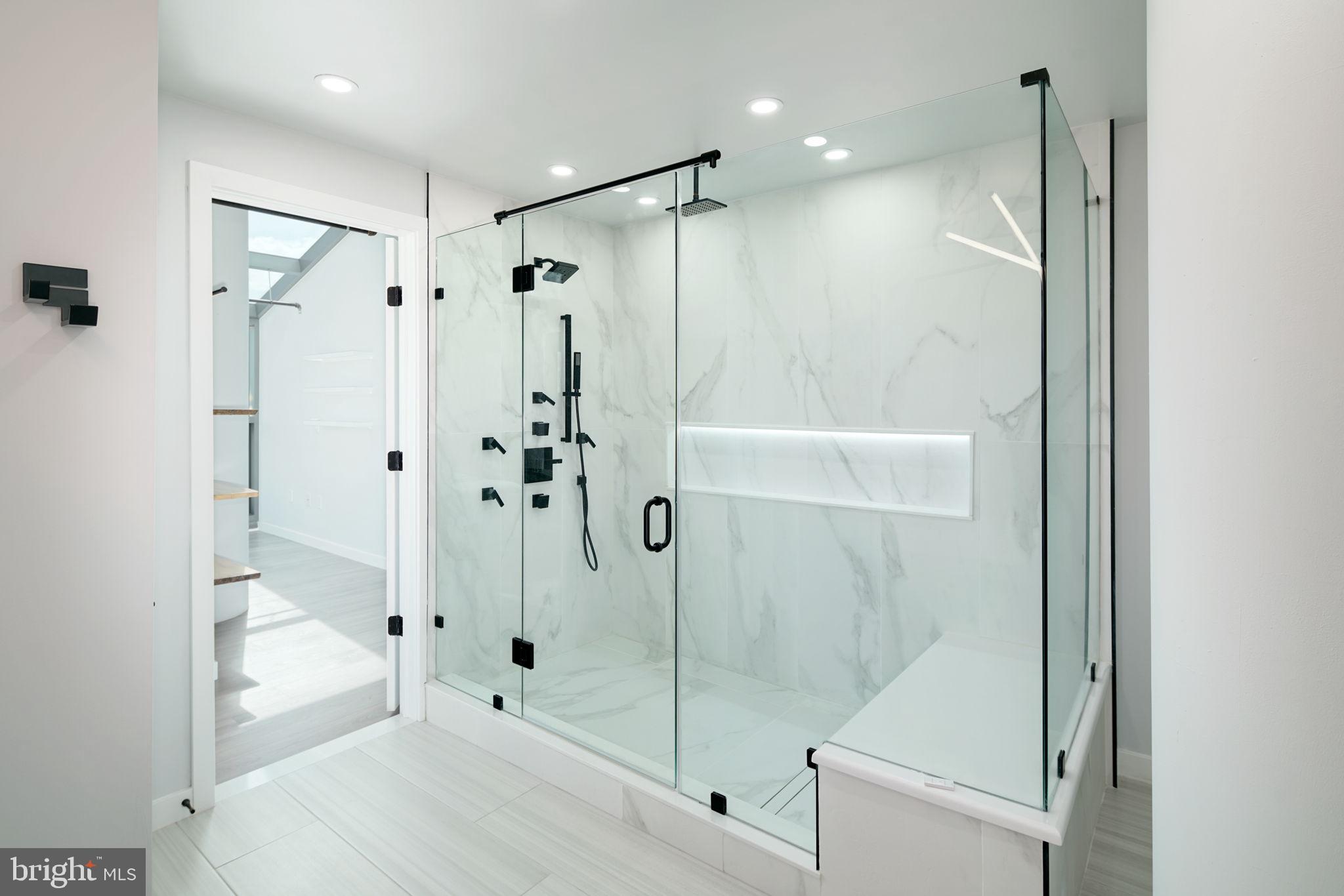 AVENUE OF THE ARTS - Residential