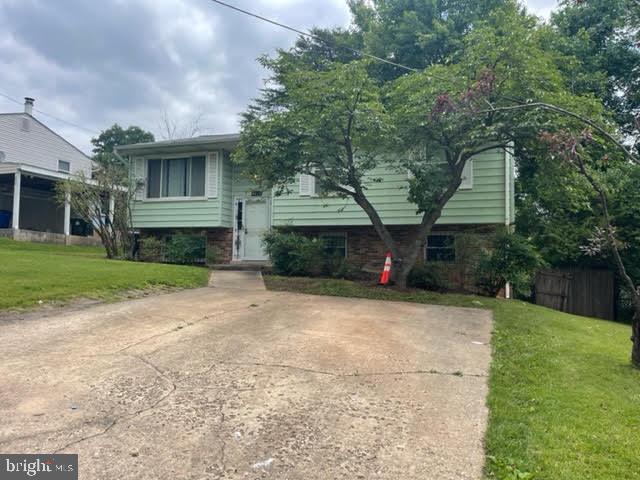 Awesome house -- walking distance to UMD. Lease starts August 1 for 1 year. Renovated bathrooms and flooring -- tons of space! Agent/Owner