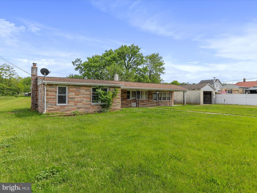 Bank Owned, VACANT, SOLD AS IS, CONCRETE STONE EXTERIOR, 1 CAR GARAGE
NEEDS RENOVATION. CASH OR HARD MONEY, MORE PHOTOS COMING ON TUESDAY.