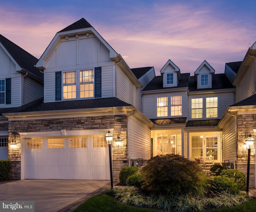 RESORT LIFE STYLE LIVING..STUNNING VILLA ACCENTED W/NATURAL LIGHT FEATURES 4000+ SQFT OF OPEN LIVIN SPACE. GOURMET KITCHEN W/GRANITE COUNTERS AND HARDWDFLRS. 2 MASTRSUITES - MAIN LEVEL W/PRVT ELEGANT BATH AND 2ND LEVEL W/PRVT SHOWR. INVITING FAMRM W/ GAS FIREPLACE. LWRLVL IDEAL FOR ENTERTAINING W/ADDITIONAL LIVINAREA, FULL BATH ROUGHIN AND XTRA STORAGE. OUTDRLIVIN W/ SPACIOUS DECK AND STONE PATIO.