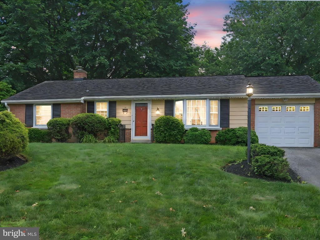 Photo of 19 Pleasant View Drive, STRASBURG, PA 17579 (MLS # PALA2071174)