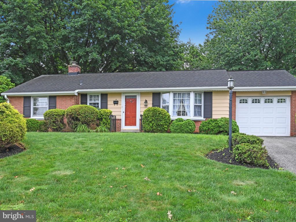 Photo of 19 Pleasant View Drive, STRASBURG, PA 17579 (MLS # PALA2071174)