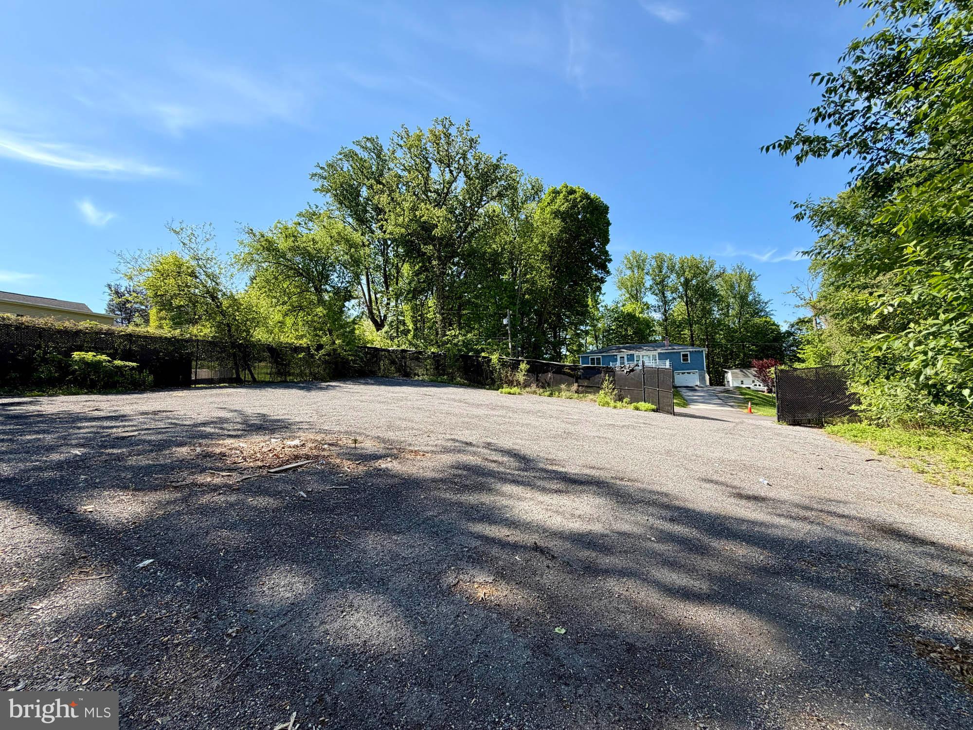 LINTHICUM HEIGHTS - Commercial Sale