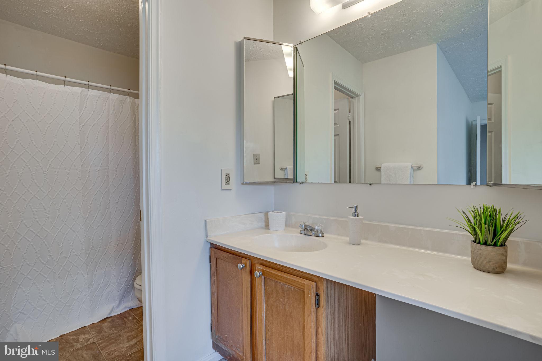 ST CHARLES HAMPSHIRE - Residential