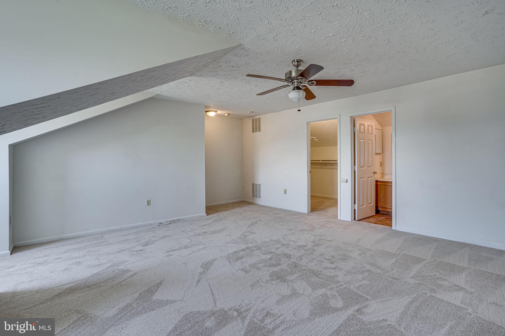 ST CHARLES HAMPSHIRE - Residential