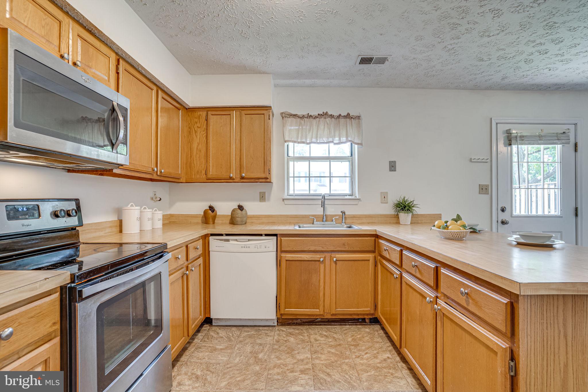 ST CHARLES HAMPSHIRE - Residential