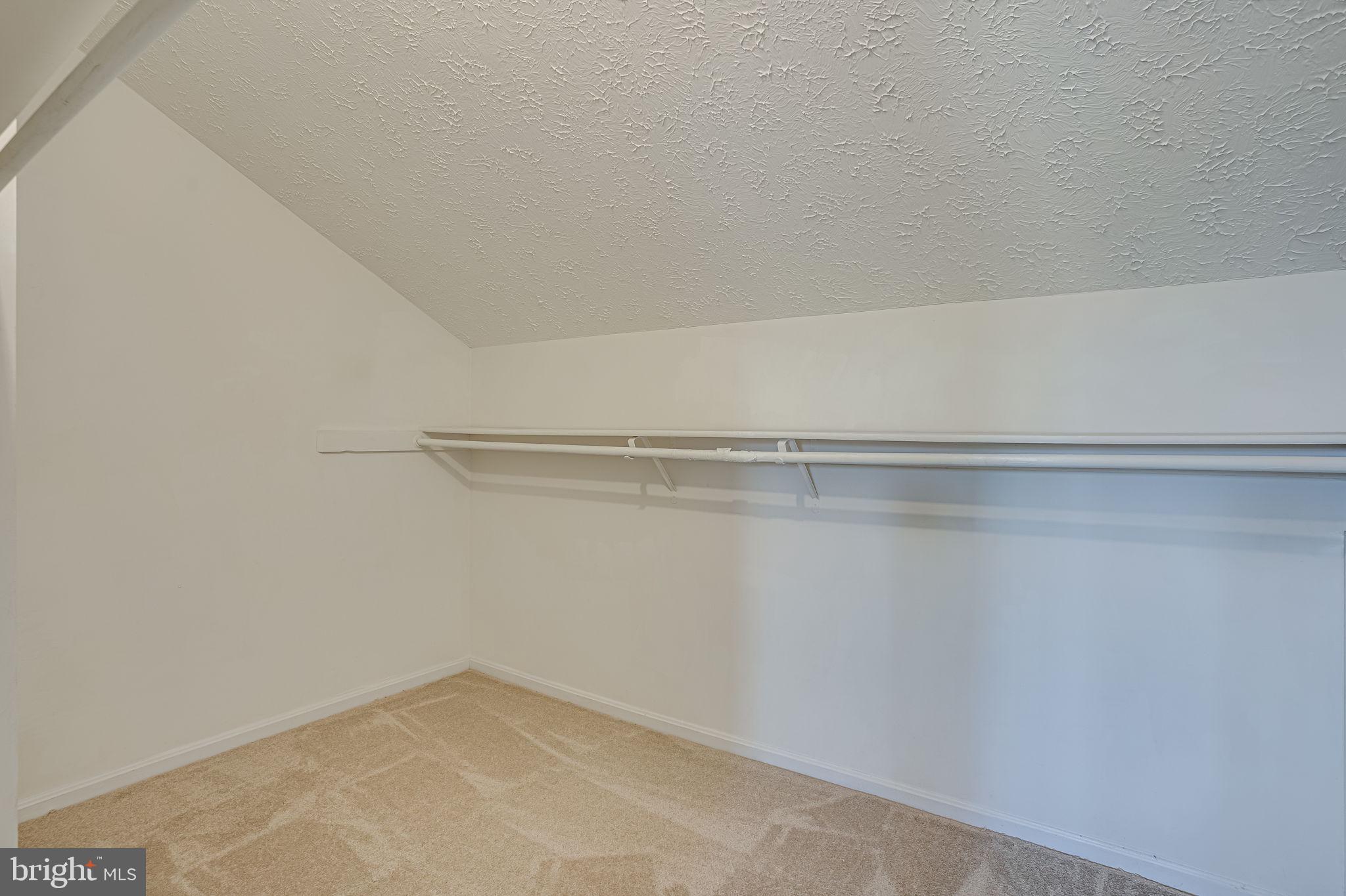 ST CHARLES HAMPSHIRE - Residential