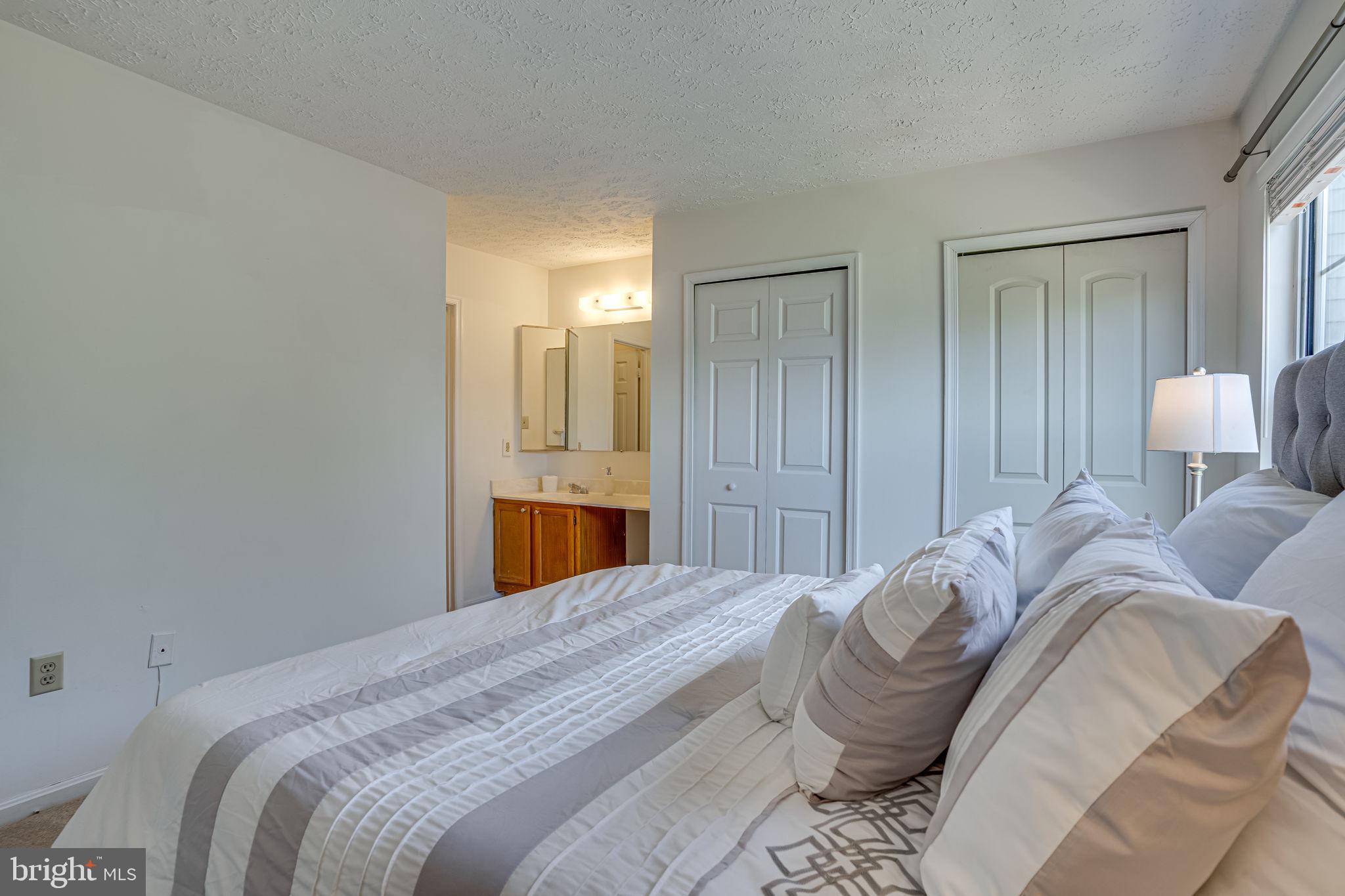 ST CHARLES HAMPSHIRE - Residential