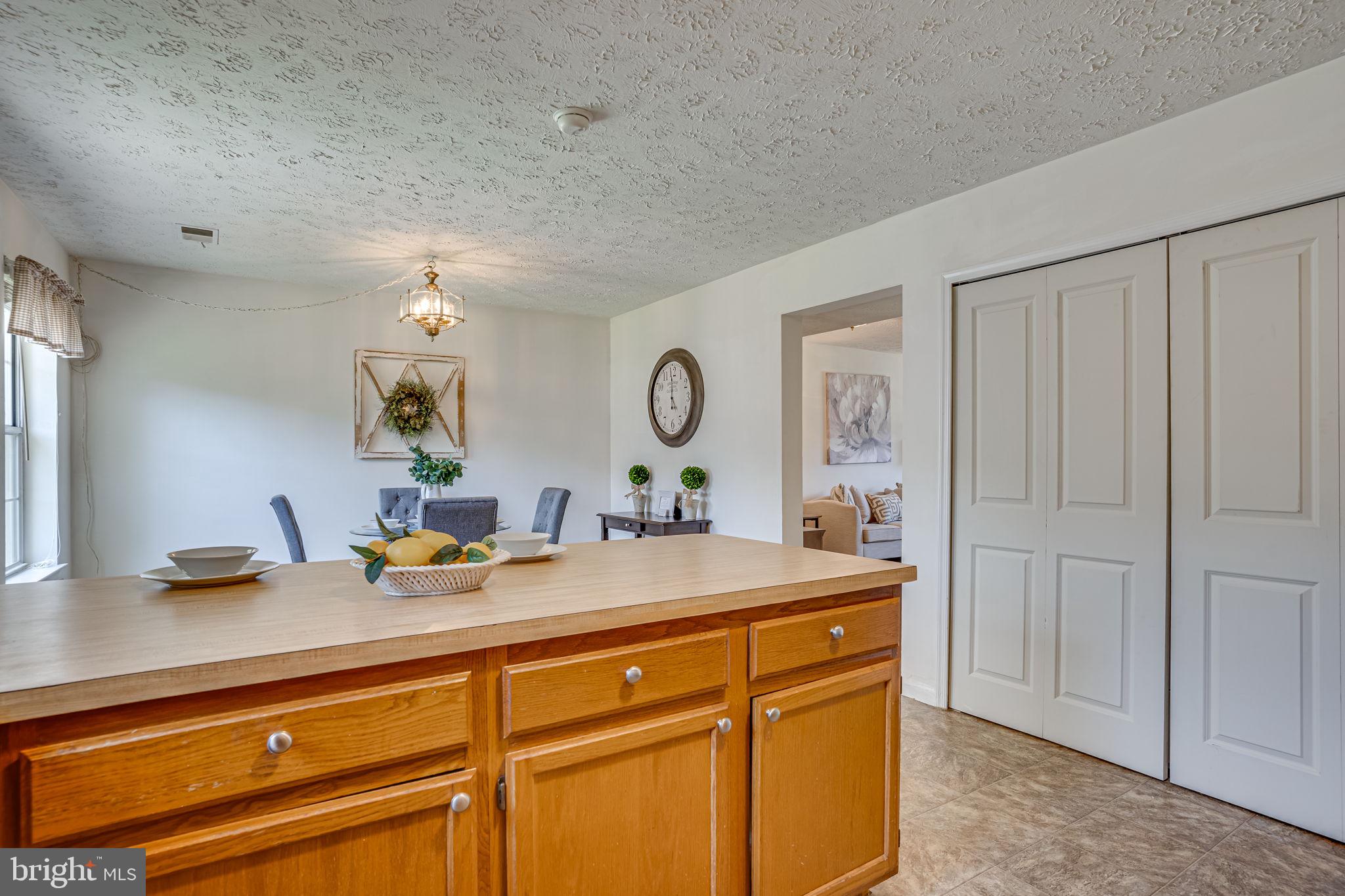 ST CHARLES HAMPSHIRE - Residential