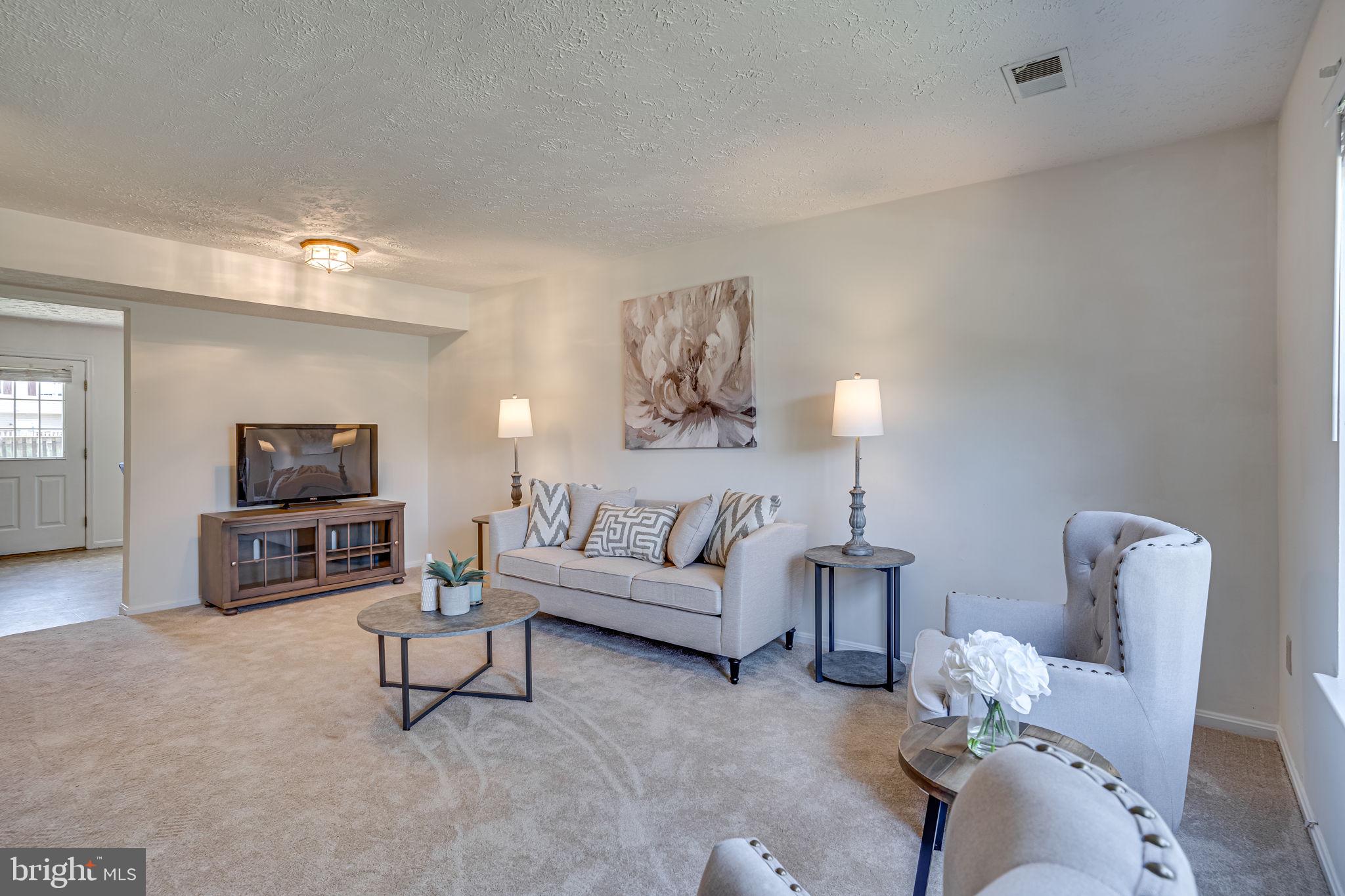 ST CHARLES HAMPSHIRE - Residential