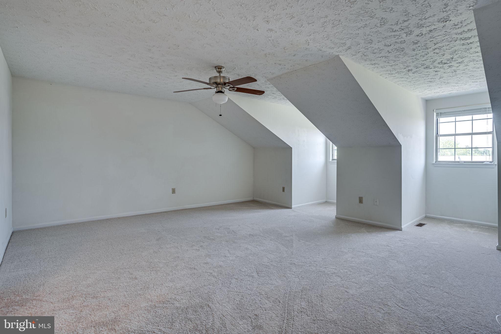 ST CHARLES HAMPSHIRE - Residential