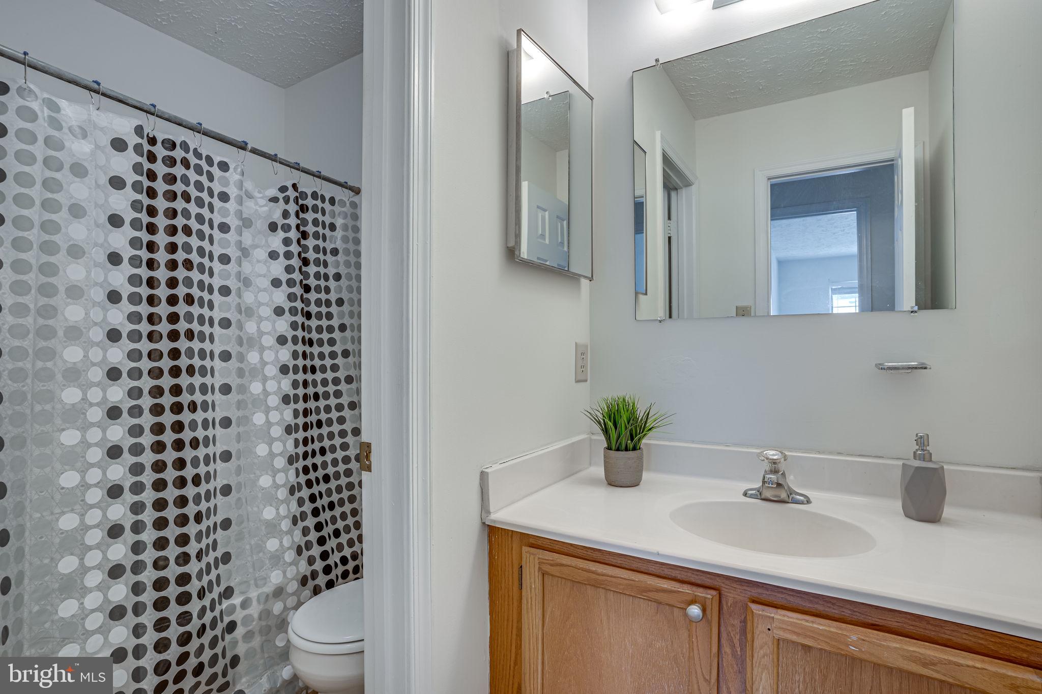 ST CHARLES HAMPSHIRE - Residential