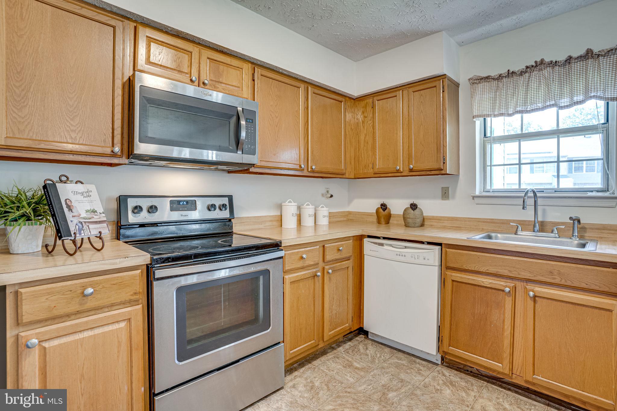 ST CHARLES HAMPSHIRE - Residential