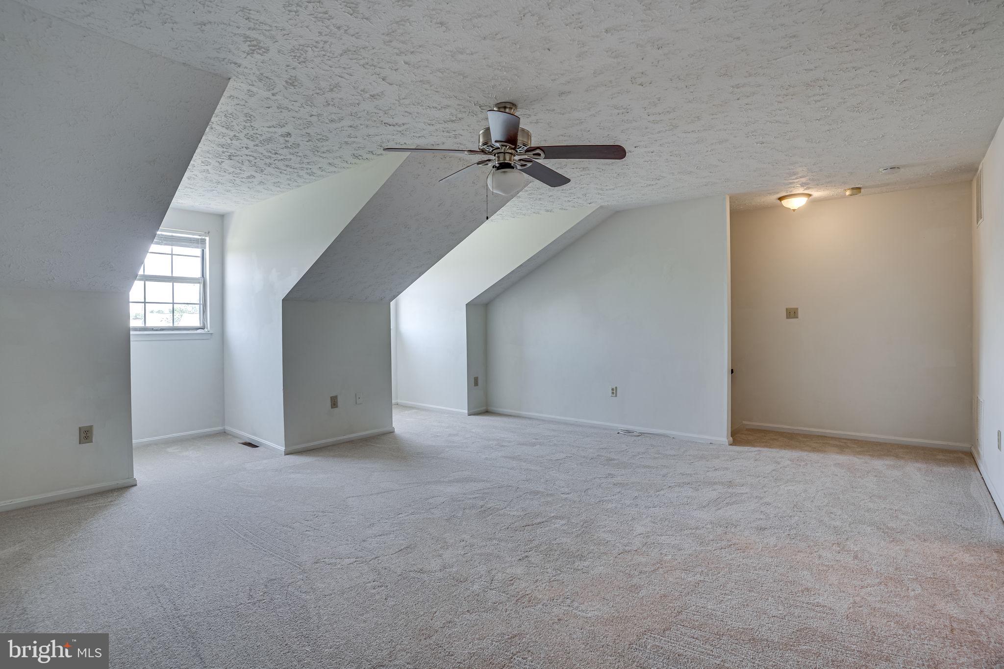 ST CHARLES HAMPSHIRE - Residential