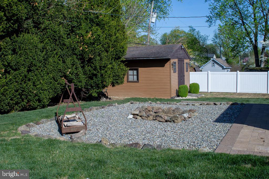 FEASTERVILLE HGTS - Residential