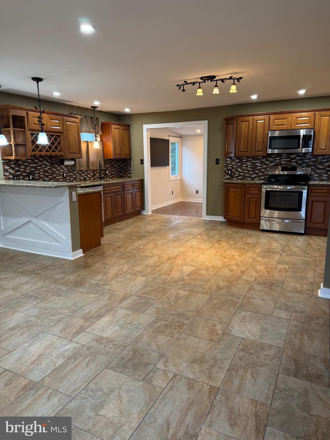 FEASTERVILLE HGTS - Residential