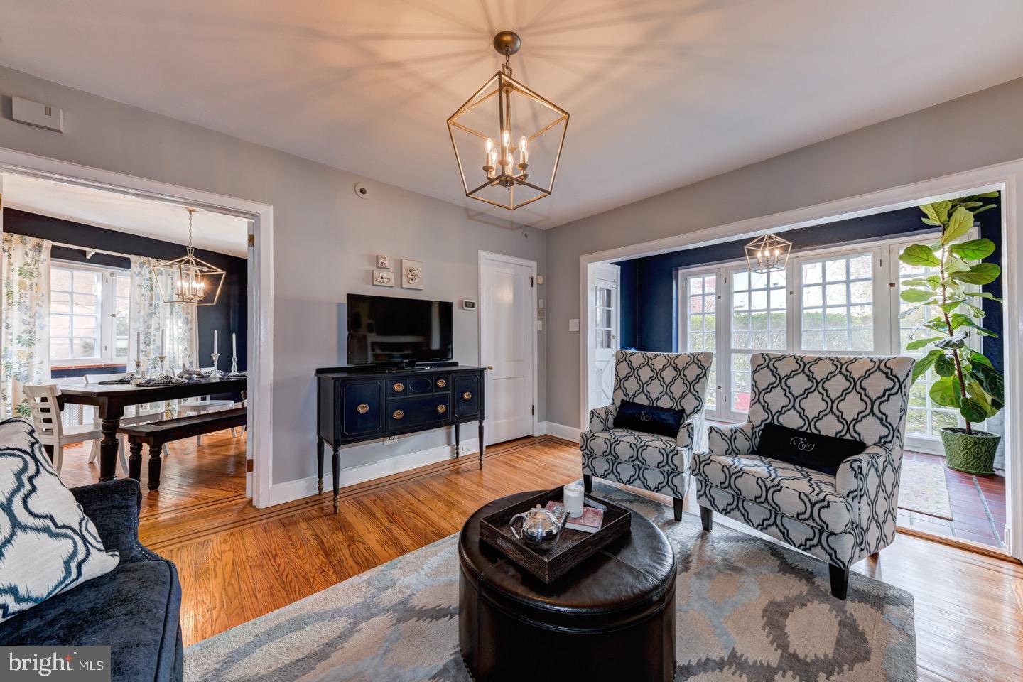CHESTNUT HILL - Residential