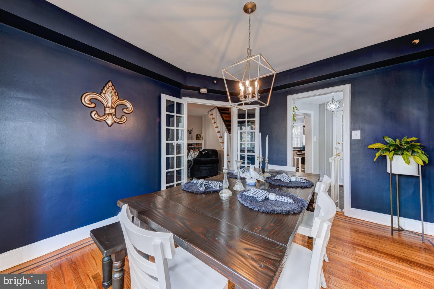 CHESTNUT HILL - Residential