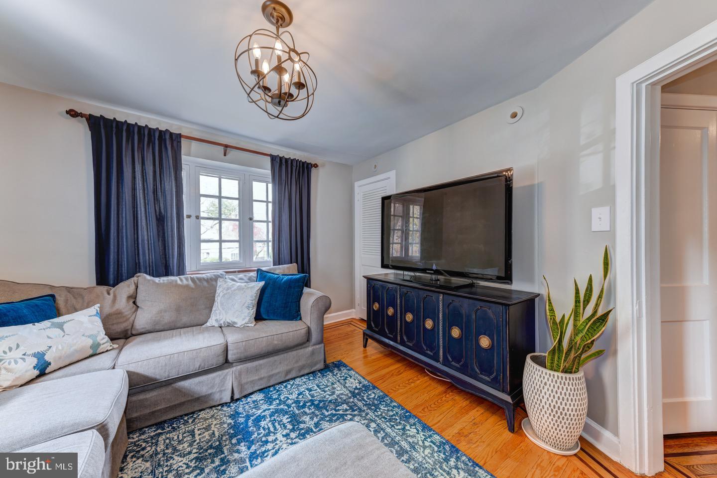 CHESTNUT HILL - Residential