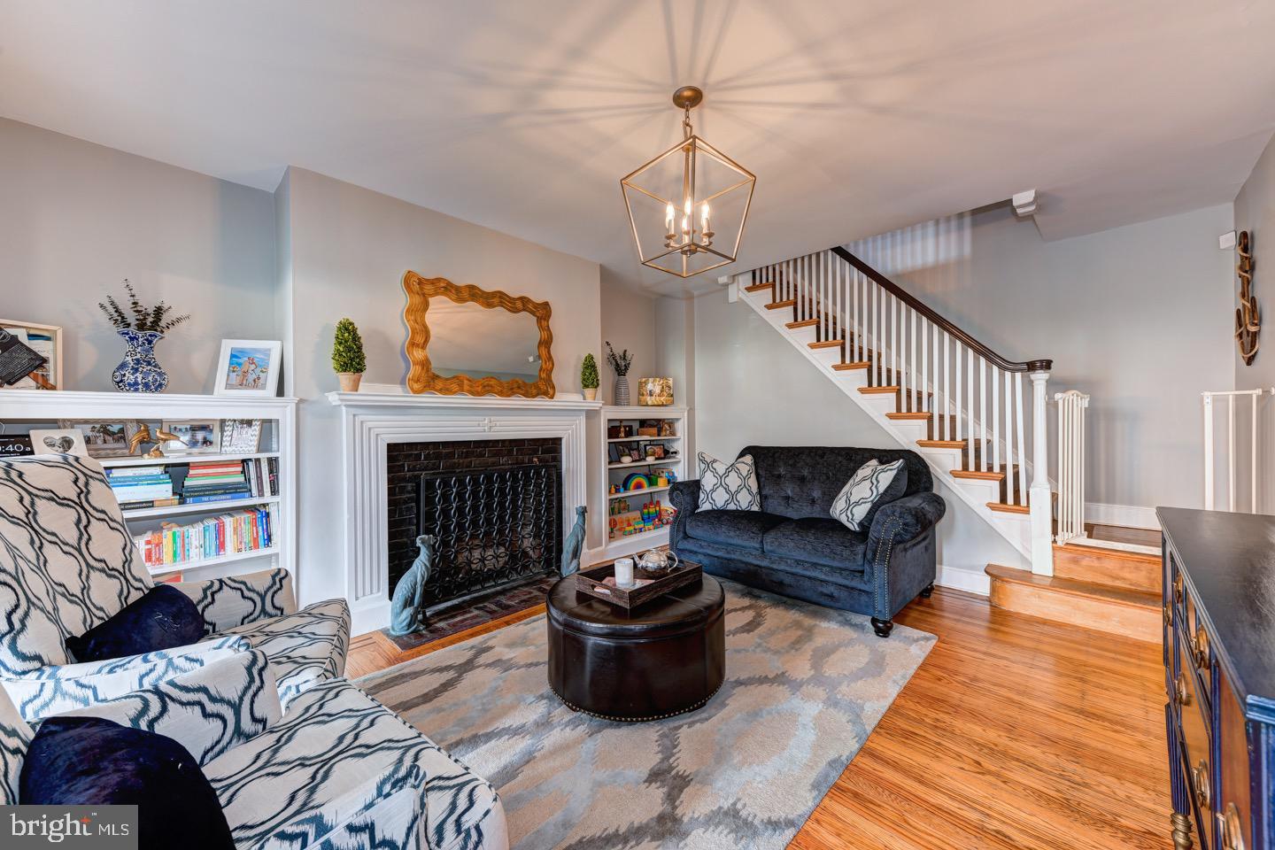 CHESTNUT HILL - Residential