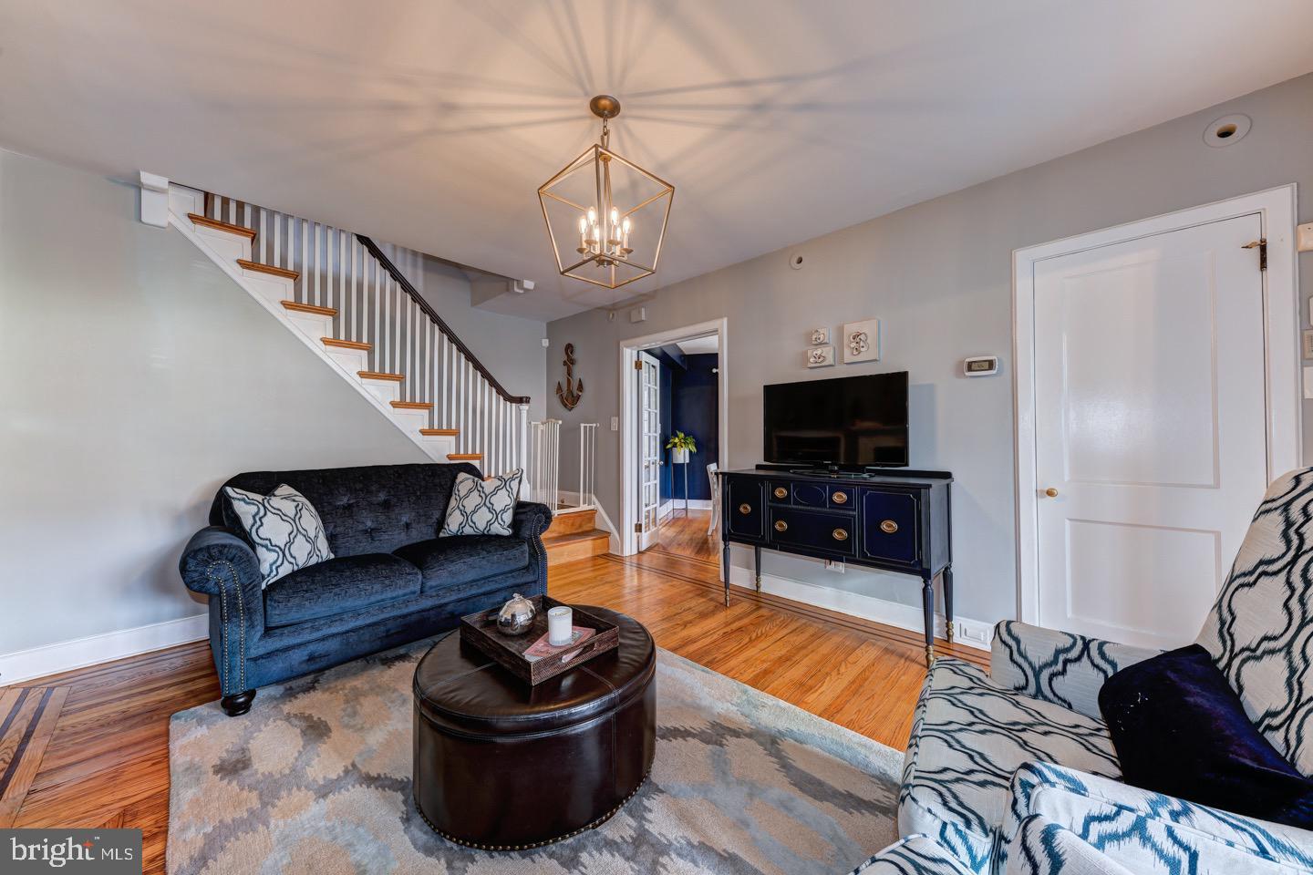 CHESTNUT HILL - Residential