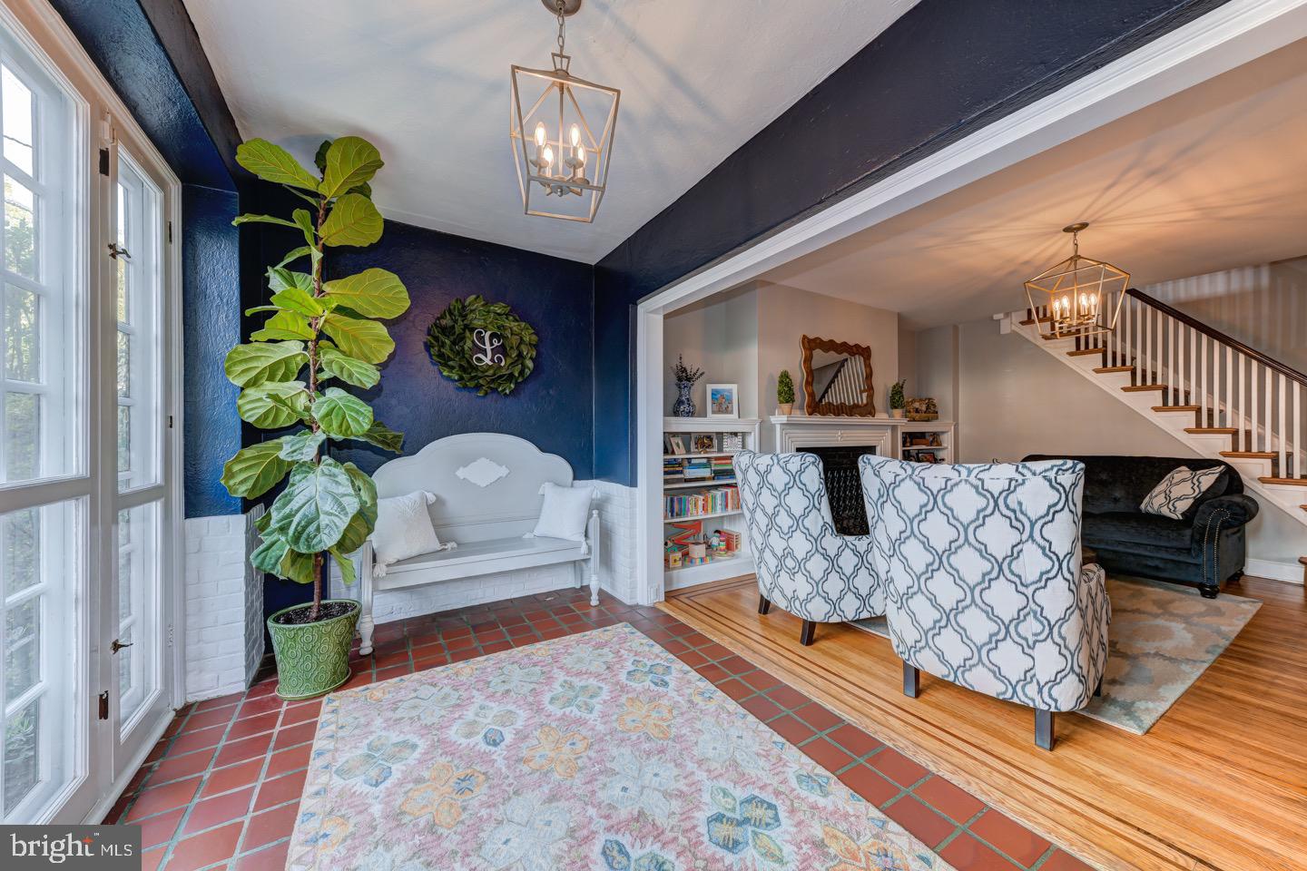 CHESTNUT HILL - Residential