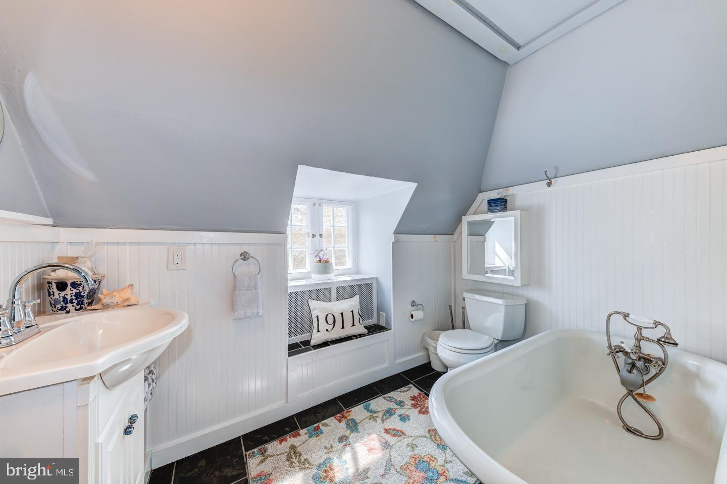 CHESTNUT HILL - Residential