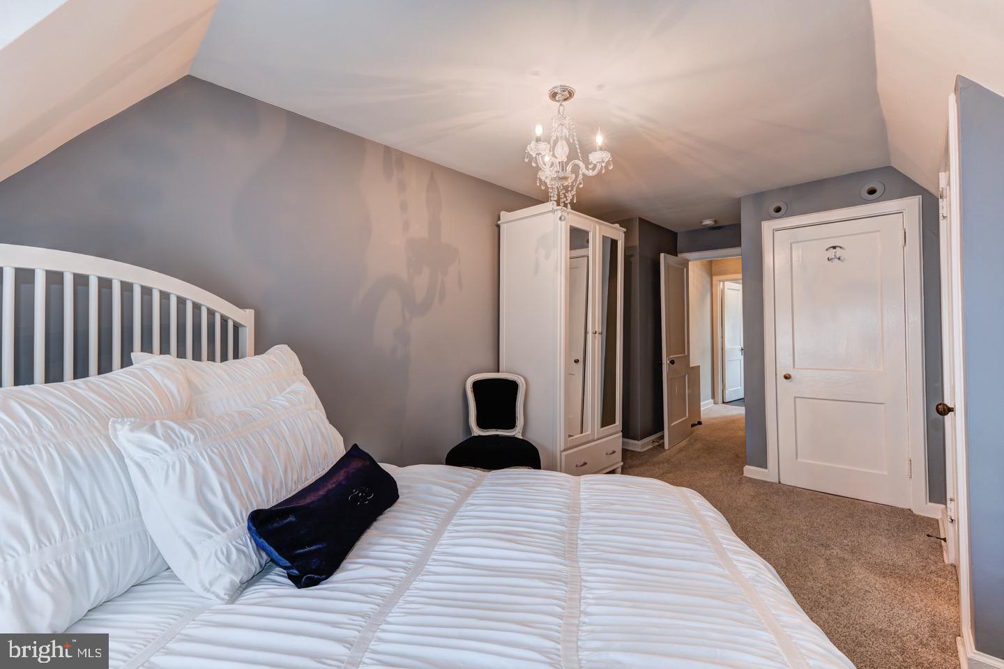 CHESTNUT HILL - Residential