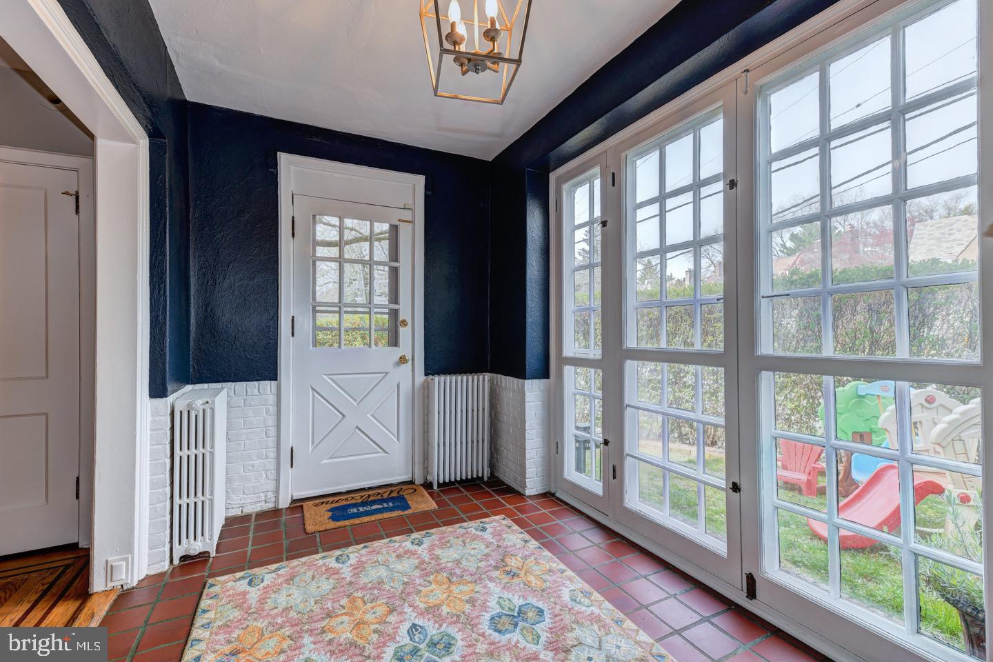 CHESTNUT HILL - Residential
