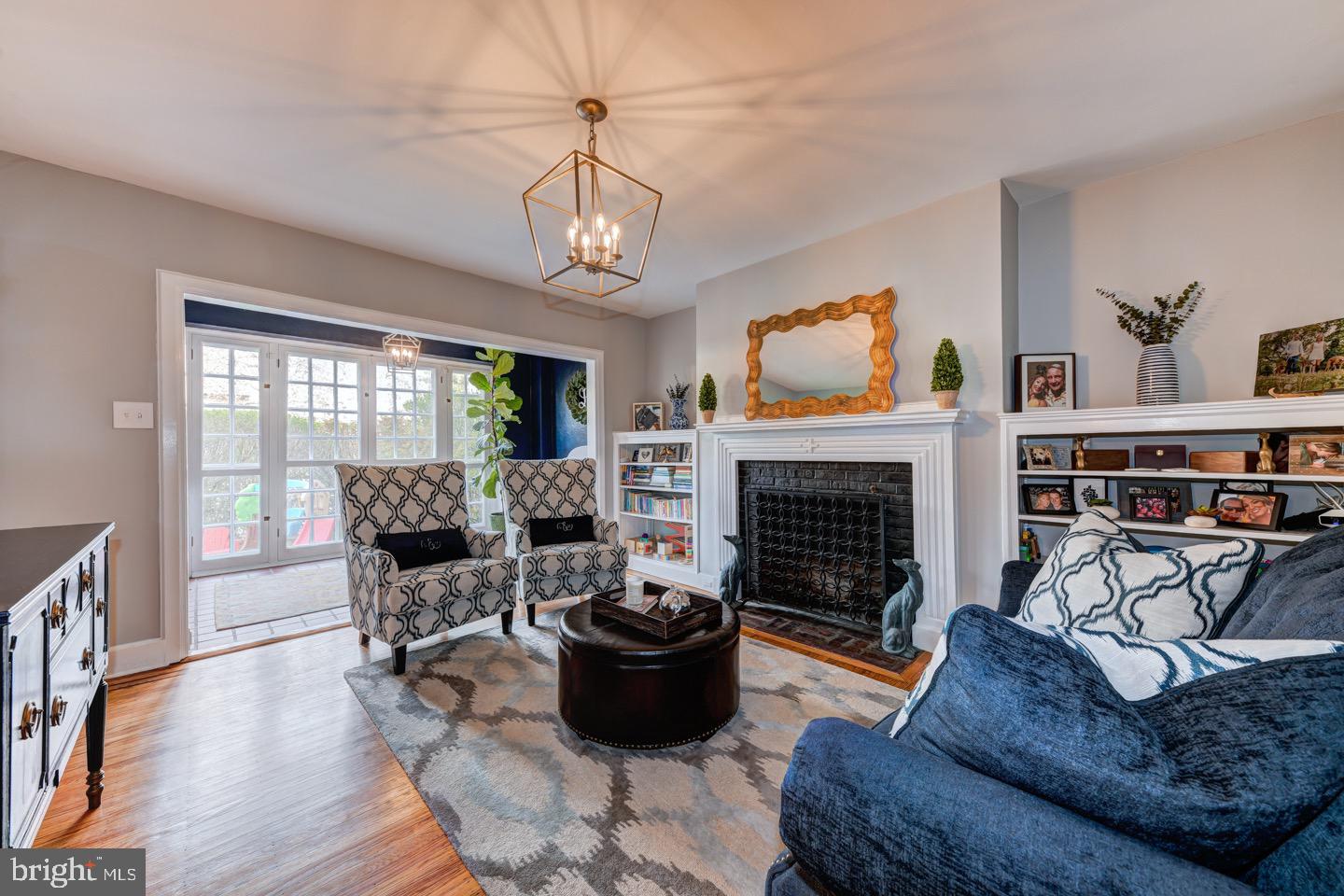 CHESTNUT HILL - Residential