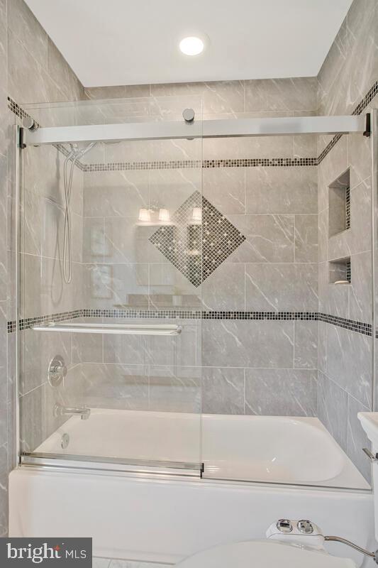 BURLEIGH MANOR - Residential