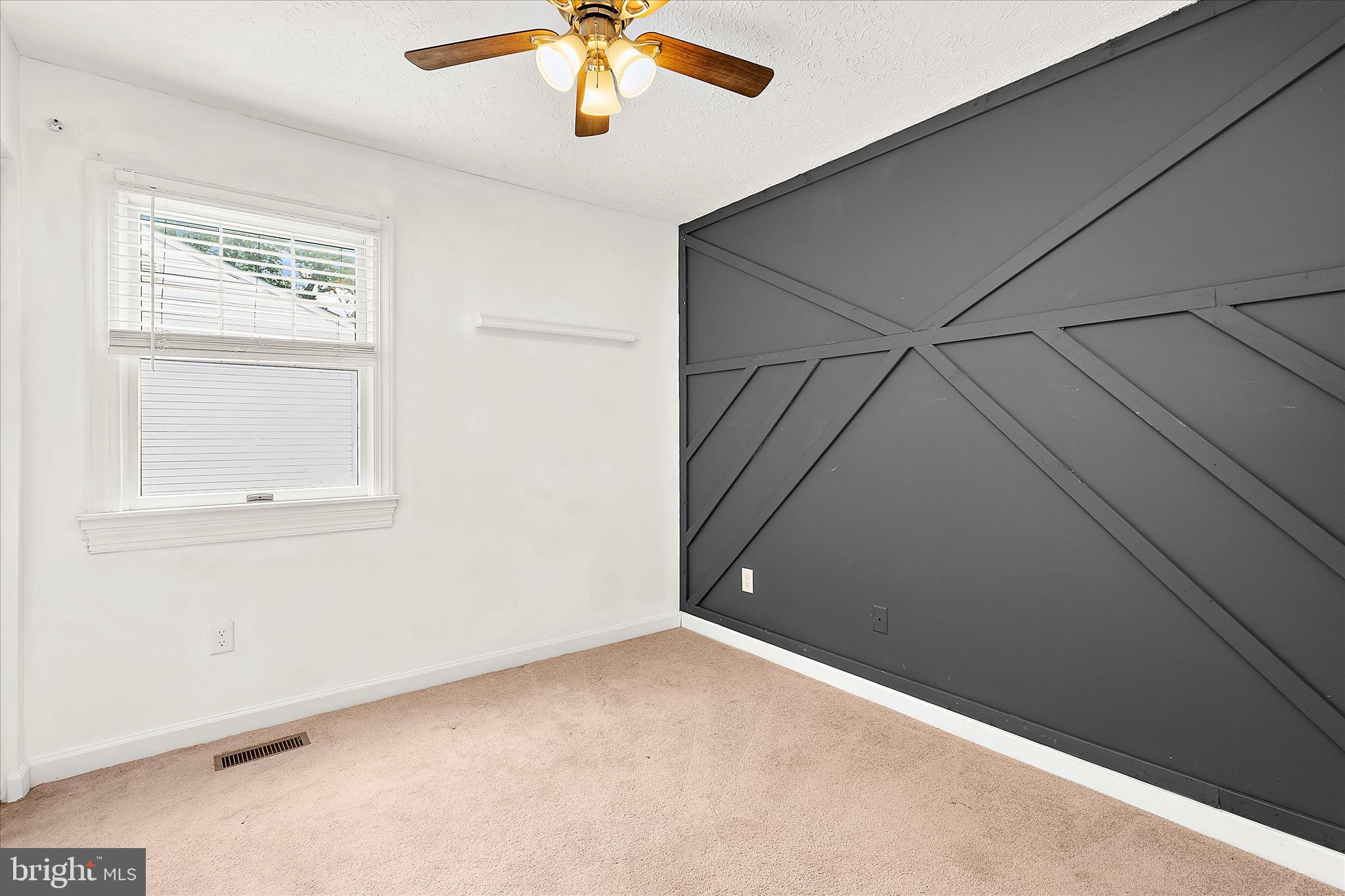 LINTHICUM OAKS - Residential