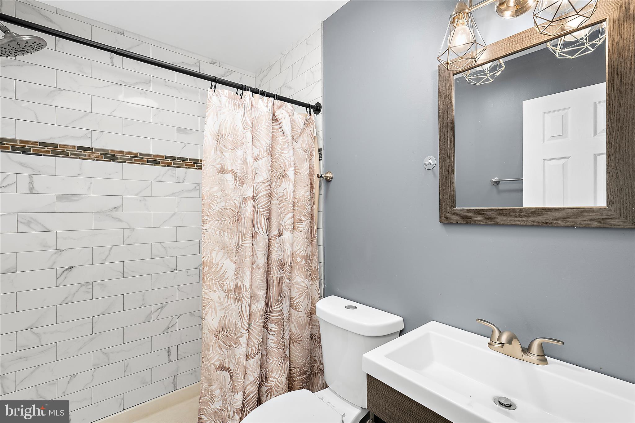 LINTHICUM OAKS - Residential